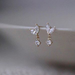 NEW S925 Sterling Silver Simple Crystal Bud Earrings (Gold or Silver)